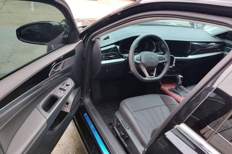 Used Volkswagen Passat 2026 Model, Outstanding 380TSI Xingkong Longteng Edition Driver Seat