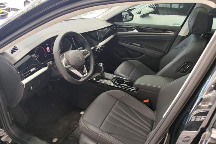 Used Volkswagen Passat 2026 Model, Outstanding 380TSI Xingkong Longteng Edition Driver Seat