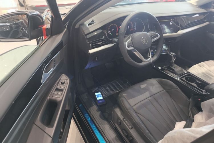 Used Volkswagen Passat 2026 Model, Outstanding 380TSI Xingkong Longteng Edition Driver Seat