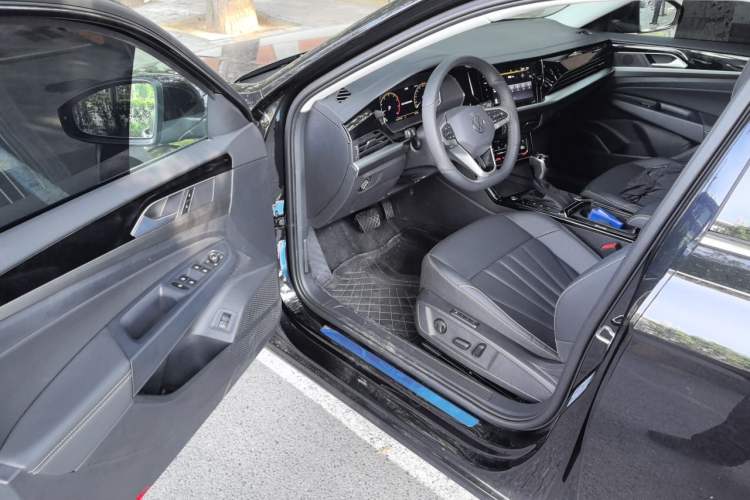 Used Volkswagen Passat 2026 Model, Outstanding 380TSI Longteng Edition Driver Seat