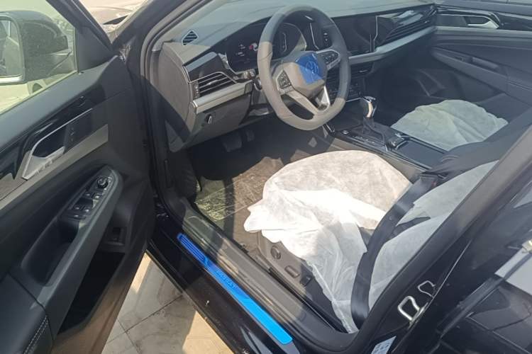 Used Volkswagen Passat 2026 Model, Outstanding 380TSI Longteng Edition Driver Seat