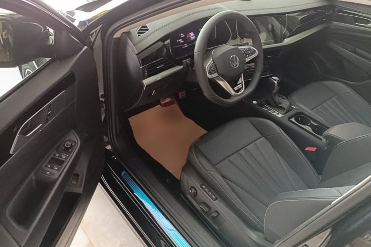 Used Volkswagen Passat 2026 Model, Outstanding 380TSI Xingkong Longteng Edition Driver Seat
