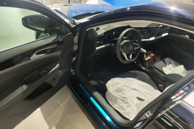 Used Volkswagen Passat 2026 Model, Outstanding 380TSI Xingkong Longteng Edition Driver Seat