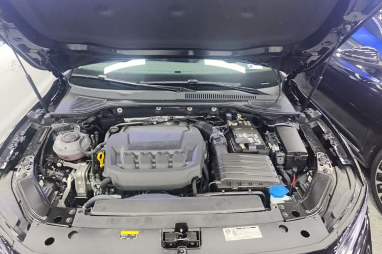 Used Volkswagen Passat 2026 Model, Outstanding 330TSI Xingkong Elite Edition Engine Bay
