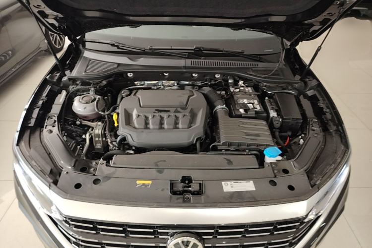 Used Volkswagen Passat 2026 Model, Outstanding 380TSI Longteng Edition Engine Bay