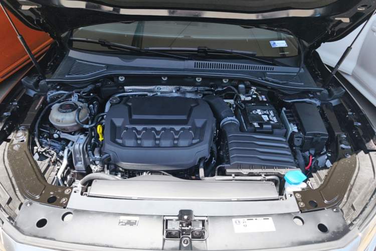 Used Volkswagen Passat 2026 Model, Outstanding 380TSI Xingkong Longteng Edition Engine Bay