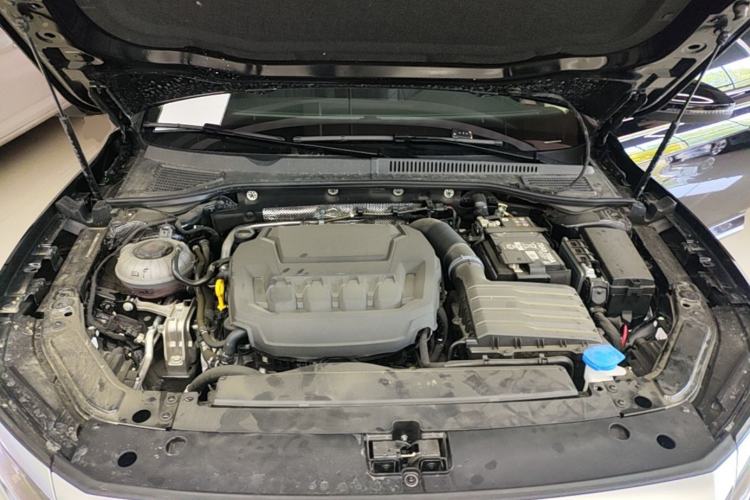 Used Volkswagen Passat 2026 Model, Outstanding 380TSI Longteng Edition Engine Bay