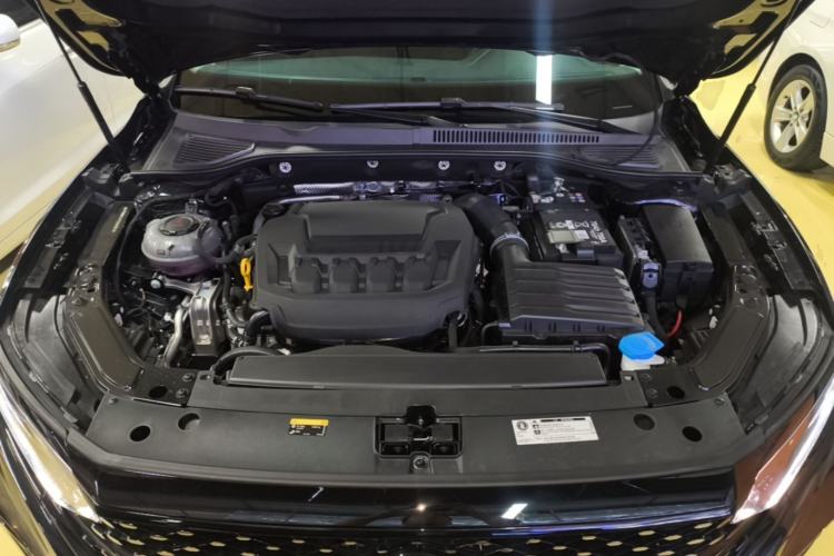 Used Volkswagen Passat 2026 Model, Outstanding 380TSI Xingkong Longteng Edition Engine Bay