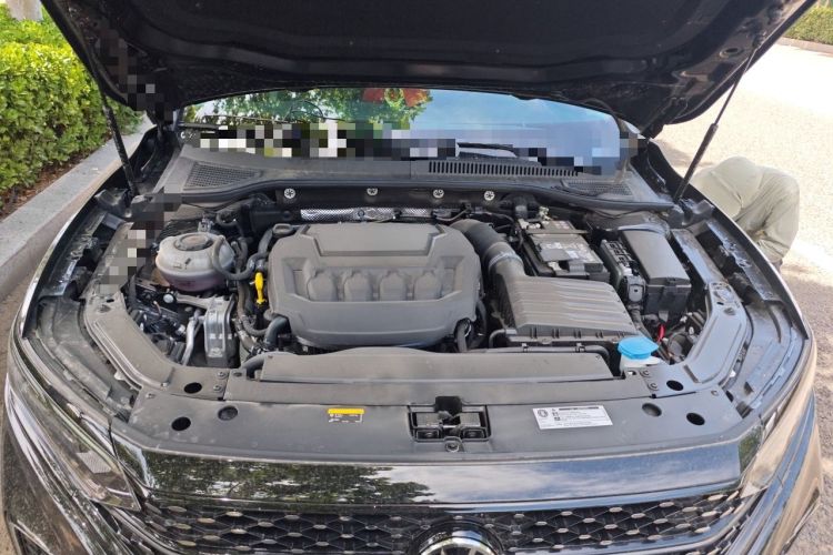 Used Volkswagen Passat 2026 Model, Outstanding 380TSI Xingkong Longyao Edition Engine Bay