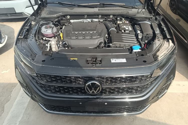 Used Volkswagen Passat 2026 Model, Outstanding 380TSI Xingkong Longteng Edition Engine Bay