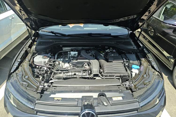 Used Volkswagen Passat 2026 Model, Pro 300TSI Longyao Edition Engine Bay
