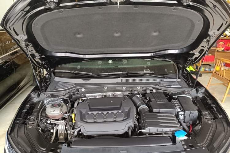 Used Volkswagen Passat 2026 Model, Outstanding 380TSI Xingkong Longteng Edition Engine Bay
