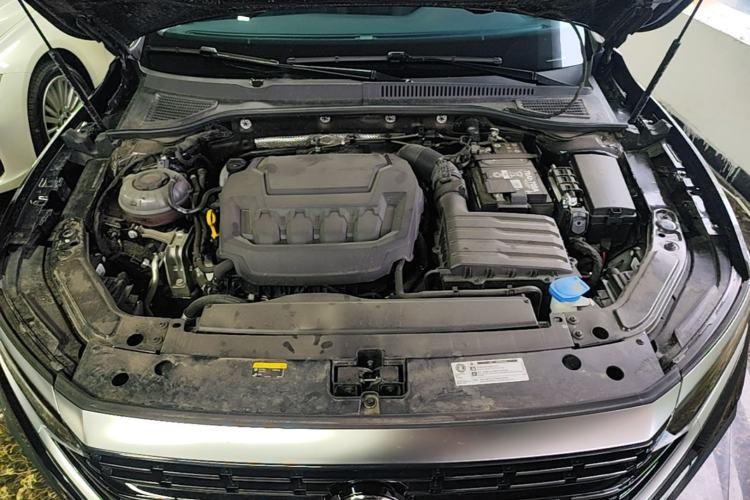 Used Volkswagen Passat 2026 Model, Outstanding 330TSI Elite Edition Engine Bay