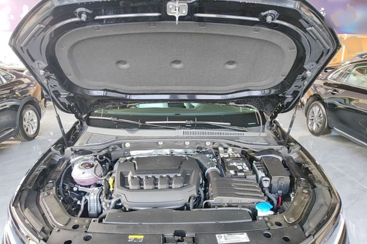 Used Volkswagen Passat 2026 Model, Outstanding 380TSI Xingkong Longteng Edition Engine Bay