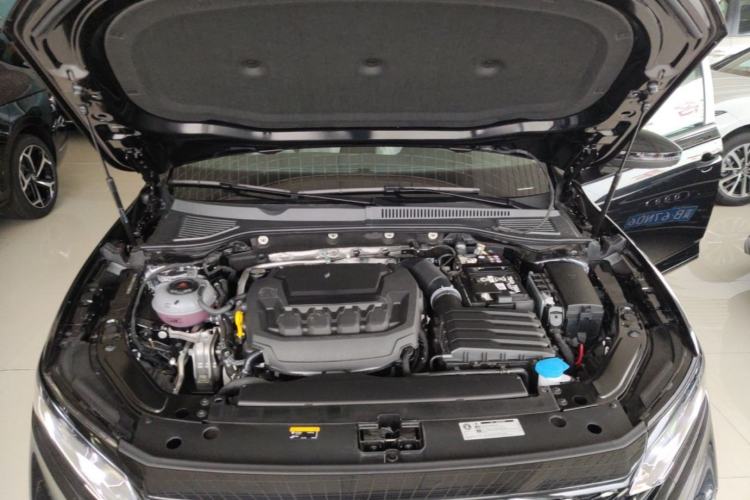 Used Volkswagen Passat 2026 Model, Outstanding 380TSI Xingkong Longteng Edition Engine Bay
