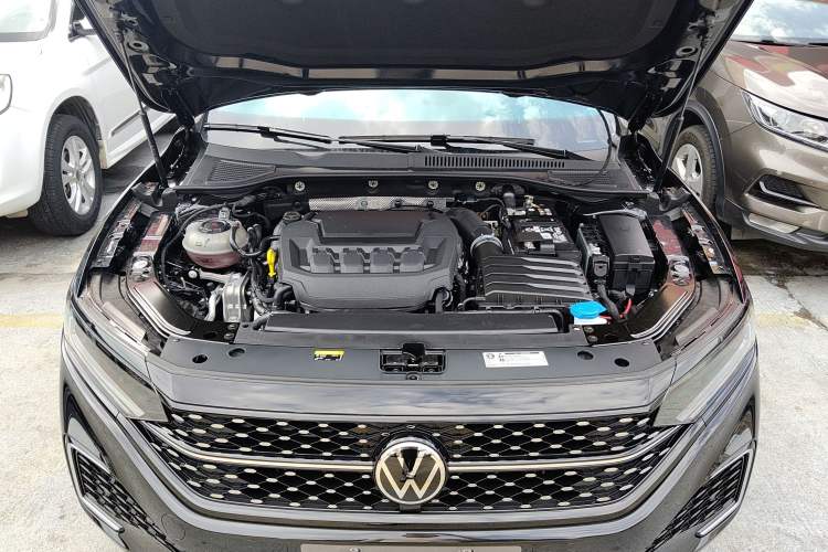 Used Volkswagen Passat 2026 Model, Outstanding 380TSI Xingkong Longteng Edition Engine Bay
