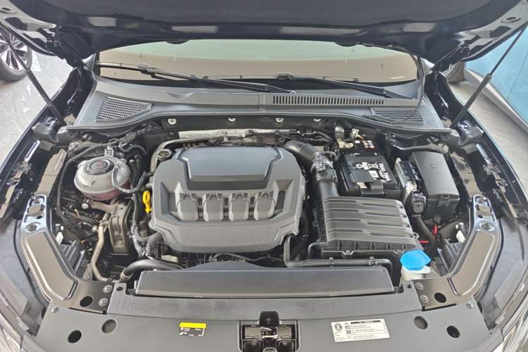 Used Volkswagen Passat 2026 Model, Outstanding 330TSI Xingkong Elite Edition Engine Bay