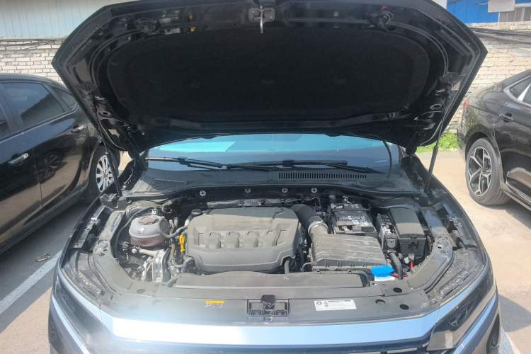 Used Volkswagen Passat 2026 Model, Outstanding 380TSI Longteng Edition Engine Bay