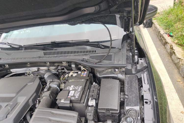 Used Volkswagen Passat 2026 Model, Outstanding 330TSI Xingkong Elite Edition Engine Bay Left