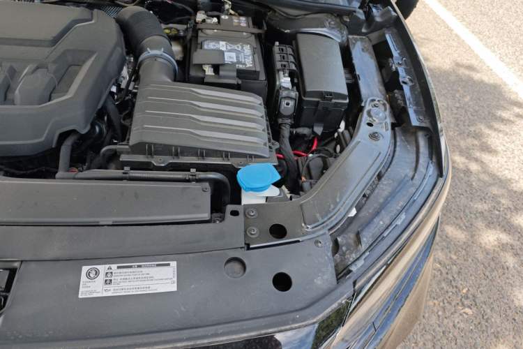Used Volkswagen Passat 2026 Model, Outstanding 380TSI Xingkong Longyao Edition Engine Bay Left