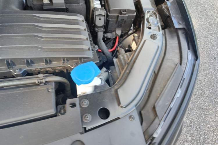 Used Volkswagen Passat 2026 Model, Outstanding 380TSI Xingkong Longteng Edition Engine Bay Left