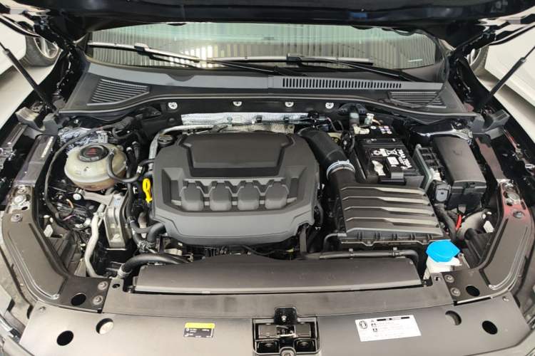 Used Volkswagen Passat 2026 Model, Outstanding 380TSI Xingkong Longteng Edition Engine Bay
