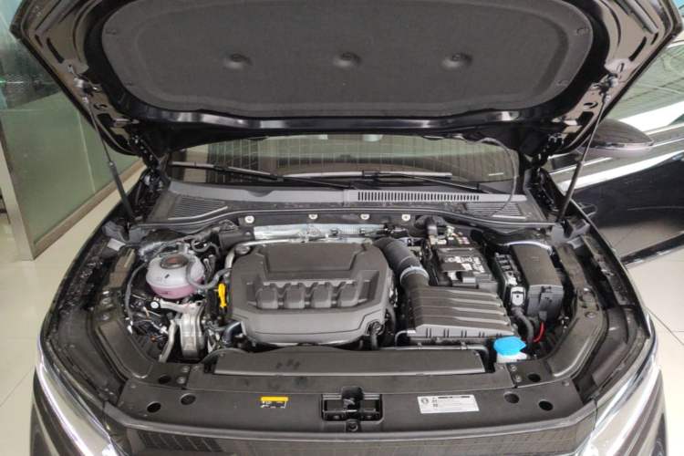 Used Volkswagen Passat 2026 Model, Outstanding 380TSI Xingkong Longteng Edition Engine Bay