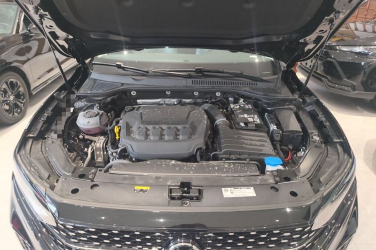 Used Volkswagen Passat 2026 Model, Outstanding 380TSI Xingkong Longteng Edition Engine Bay