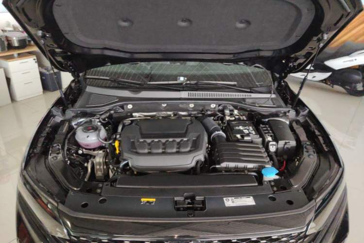 Used Volkswagen Passat 2026 Model, Outstanding 380TSI Xingkong Longteng Edition Engine Bay