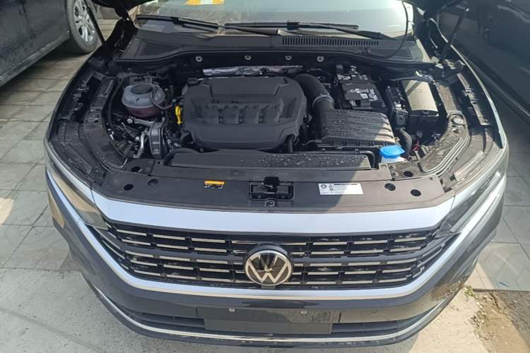Used Volkswagen Passat 2026 Model, Outstanding 380TSI Longteng Edition Engine Bay