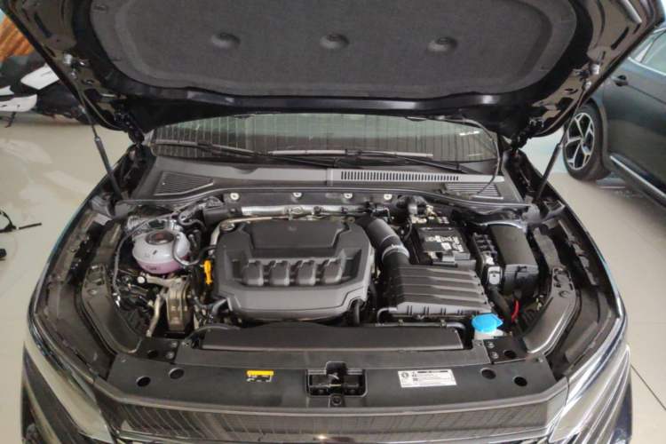 Used Volkswagen Passat 2026 Model, Outstanding 380TSI Xingkong Longteng Edition Engine Bay
