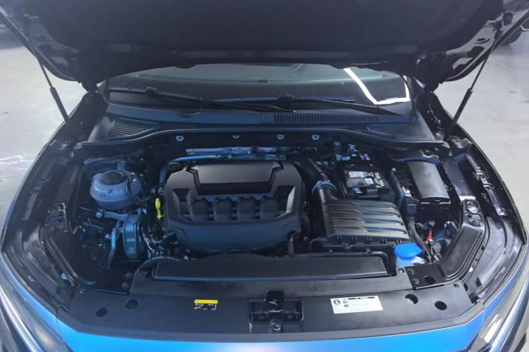 Used Volkswagen Passat 2026 Model, Outstanding 380TSI Longyao Edition Engine Bay