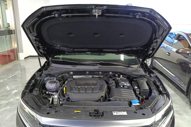 Used Volkswagen Passat 2026 Model, Outstanding 330TSI Elite Edition Engine Bay
