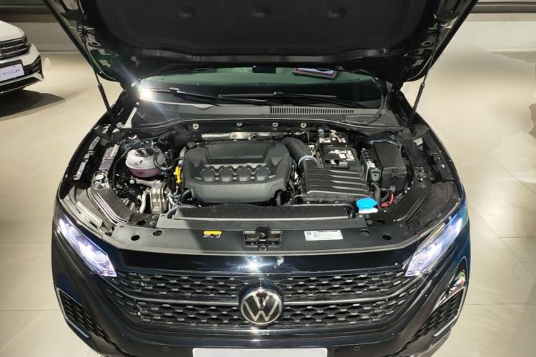 Used Volkswagen Passat 2026 Model, Outstanding 380TSI Xingkong Longteng Edition Engine Bay