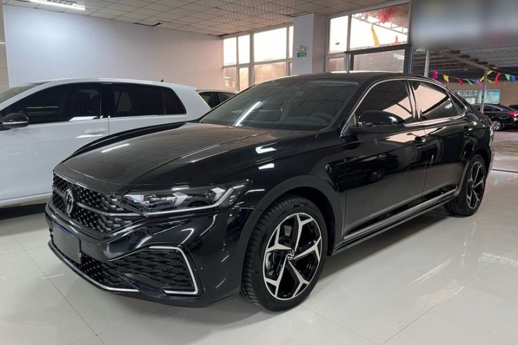 Used Volkswagen Passat 2026 Model, Outstanding 380TSI Xingkong Longteng Edition Exterior 1