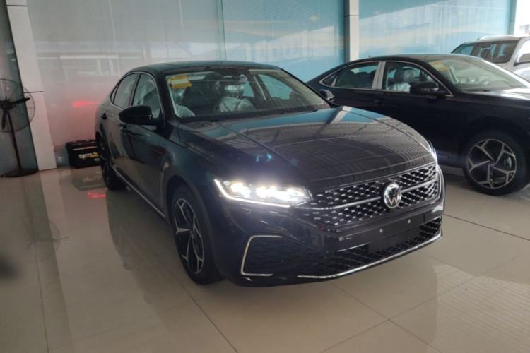 Used Volkswagen Passat 2026 Model, Outstanding 380TSI Xingkong Longteng Edition Exterior 1