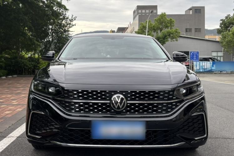 Used Volkswagen Passat 2026 Model, Outstanding 380TSI Xingkong Longteng Edition Exterior 1