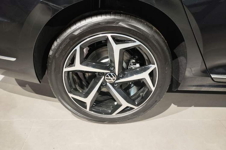 Used Volkswagen Passat 2026 Model, Outstanding 380TSI Xingkong Longteng Edition Exterior 5