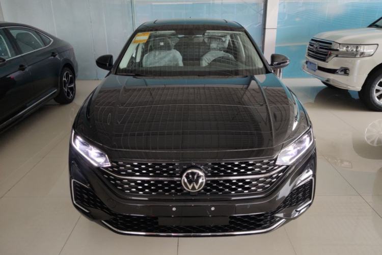 Used Volkswagen Passat 2026 Model, Outstanding 380TSI Xingkong Longteng Edition Front
