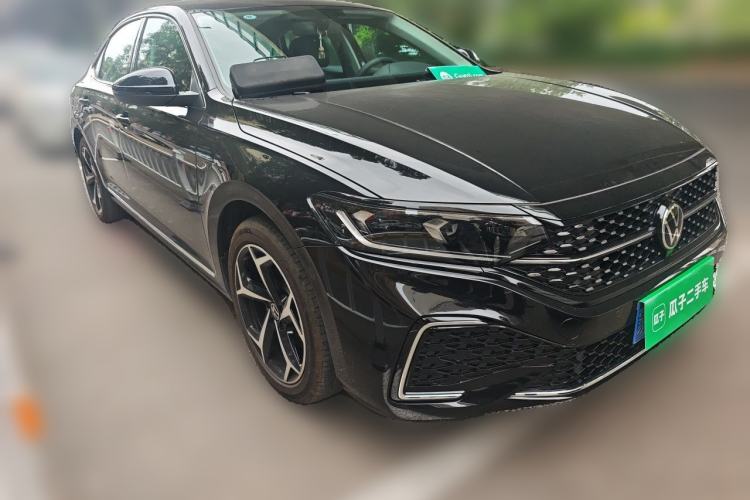 Used Volkswagen Passat 2026 Model, Outstanding 380TSI Xingkong Longteng Edition Front Right 45 Deg