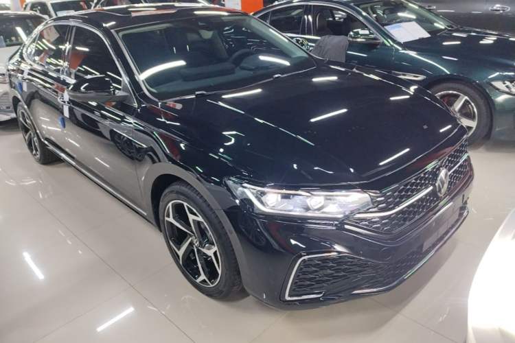 Used Volkswagen Passat 2026 Model, Outstanding 380TSI Xingkong Longyao Edition Front Right 45 Deg