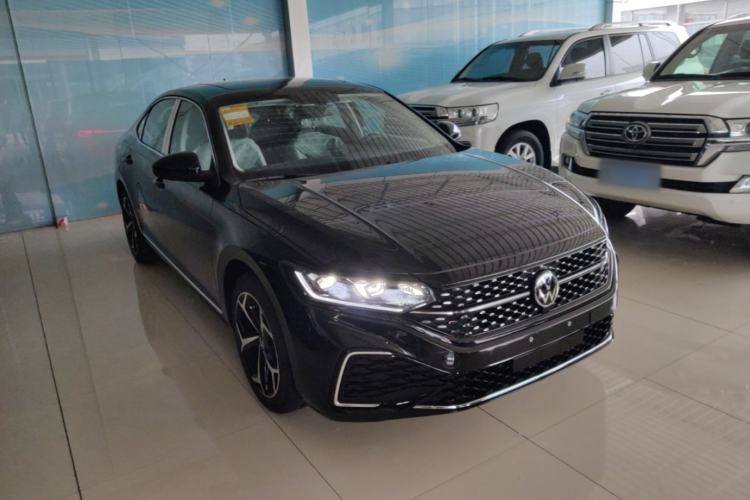 Used Volkswagen Passat 2026 Model, Outstanding 380TSI Xingkong Longteng Edition Front Right 45 Deg