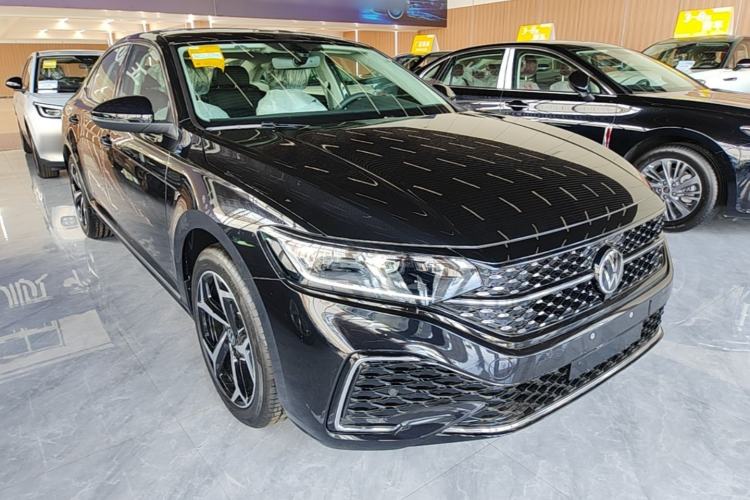 Used Volkswagen Passat 2026 Model, Outstanding 380TSI Xingkong Longteng Edition Front Right 45 Deg