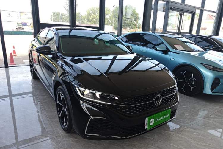 Used Volkswagen Passat 2026 Model, Outstanding 330TSI Xingkong Elite Edition Front Right 45 Deg