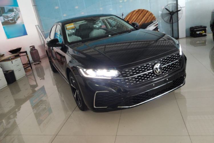 Used Volkswagen Passat 2026 Model, Outstanding 380TSI Xingkong Longteng Edition Front Right 45 Deg