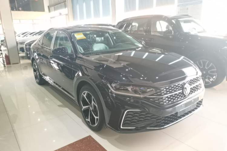 Used Volkswagen Passat 2026 Model, Outstanding 380TSI Xingkong Longteng Edition Front Right 45 Deg
