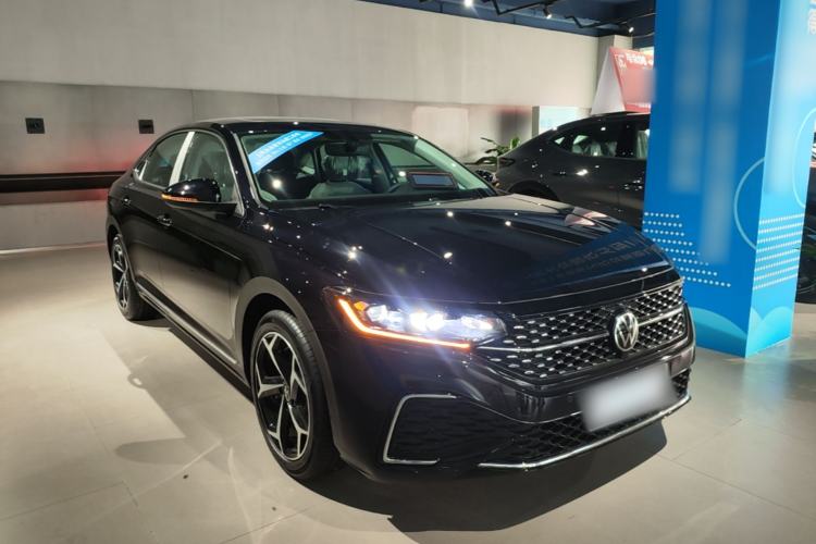 Used Volkswagen Passat 2026 Model, Outstanding 380TSI Xingkong Longteng Edition Front Right 45 Deg