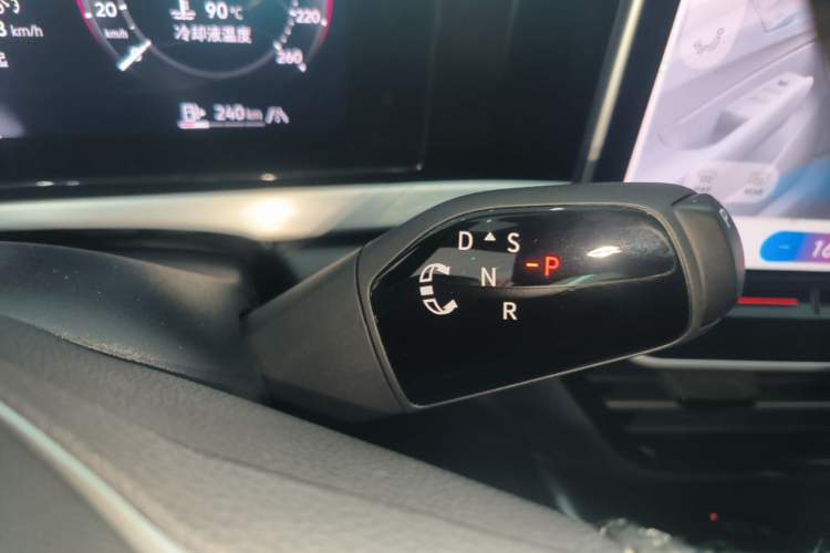 Used Volkswagen Passat 2026 Model, Pro 380TSI Xingkong Longzun Edition Gear Lever