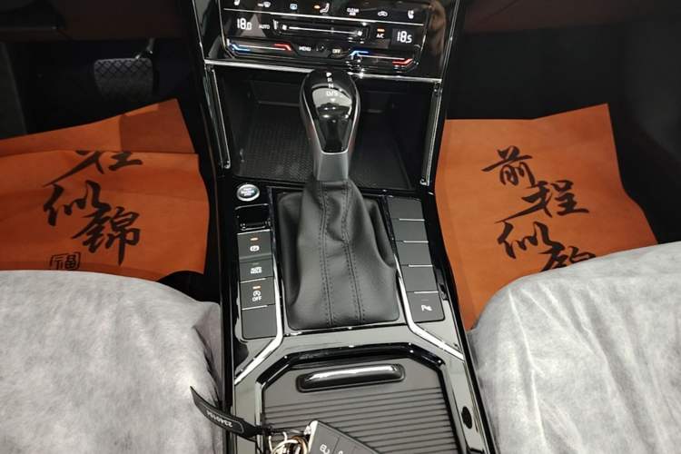 Used Volkswagen Passat 2026 Model, Outstanding 380TSI Longteng Edition Gear Lever