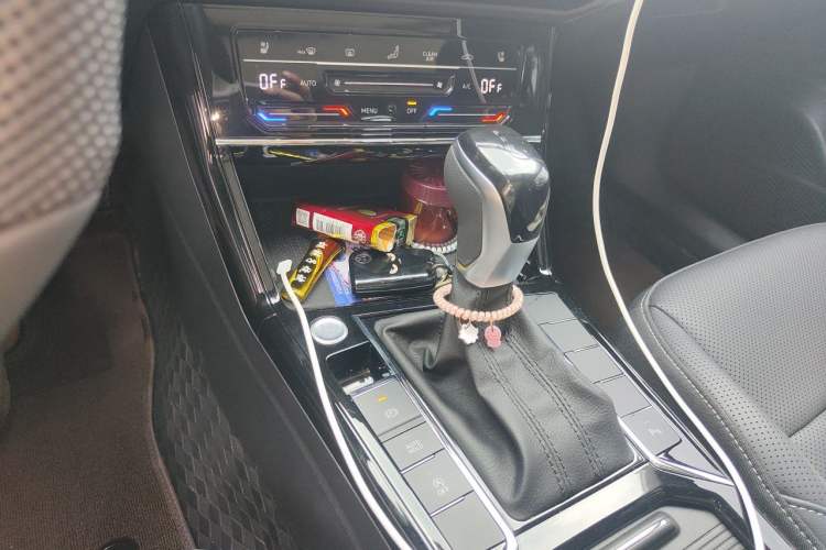 Used Volkswagen Passat 2026 Model, Outstanding 330TSI Xingkong Elite Edition Gear Lever